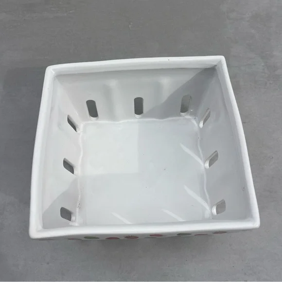 Porcelain Berry Basket - Picture 5 of 7